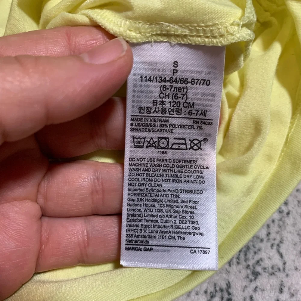 Gap fit brushed Jersey girls yellow top. Size S.
